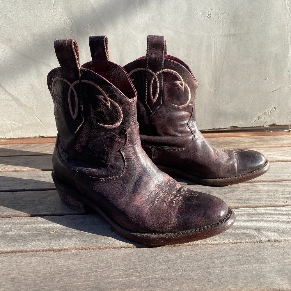 Ariat Short Cowboy Boots Style #10007061 Size 8.5